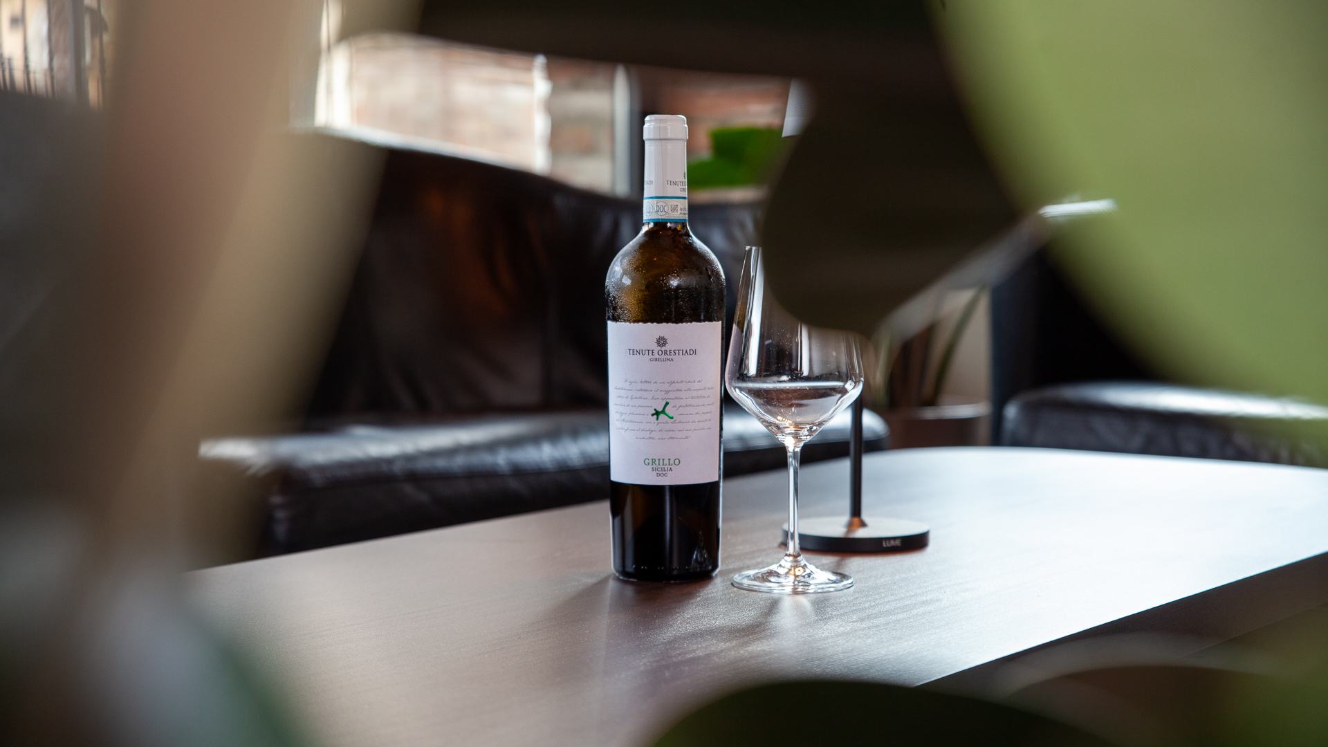 Vino sopra tavolino