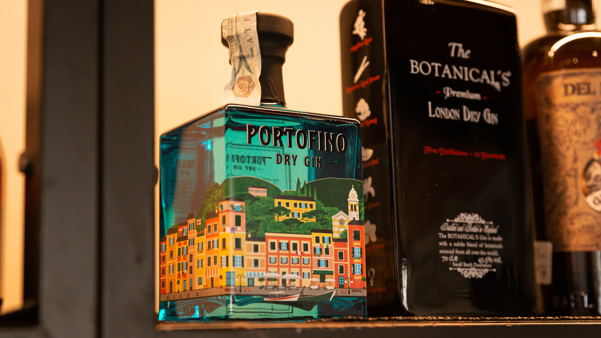 Botiglie di gin du vetreria